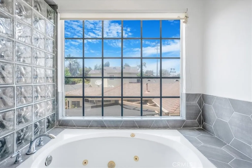 2481 S Bundy Drive, Los Angeles, California 90064 home-pic-45